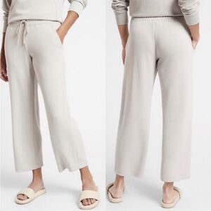 Athleta Seasoft Mid Rise Straight Crop Pant In Abalone Beige Women’s Size S Tall